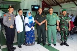 Wakil Bupati Kuningan, H Acep Purnama berfoto bersama seuasi meresmikan ICU RS El Syifa.